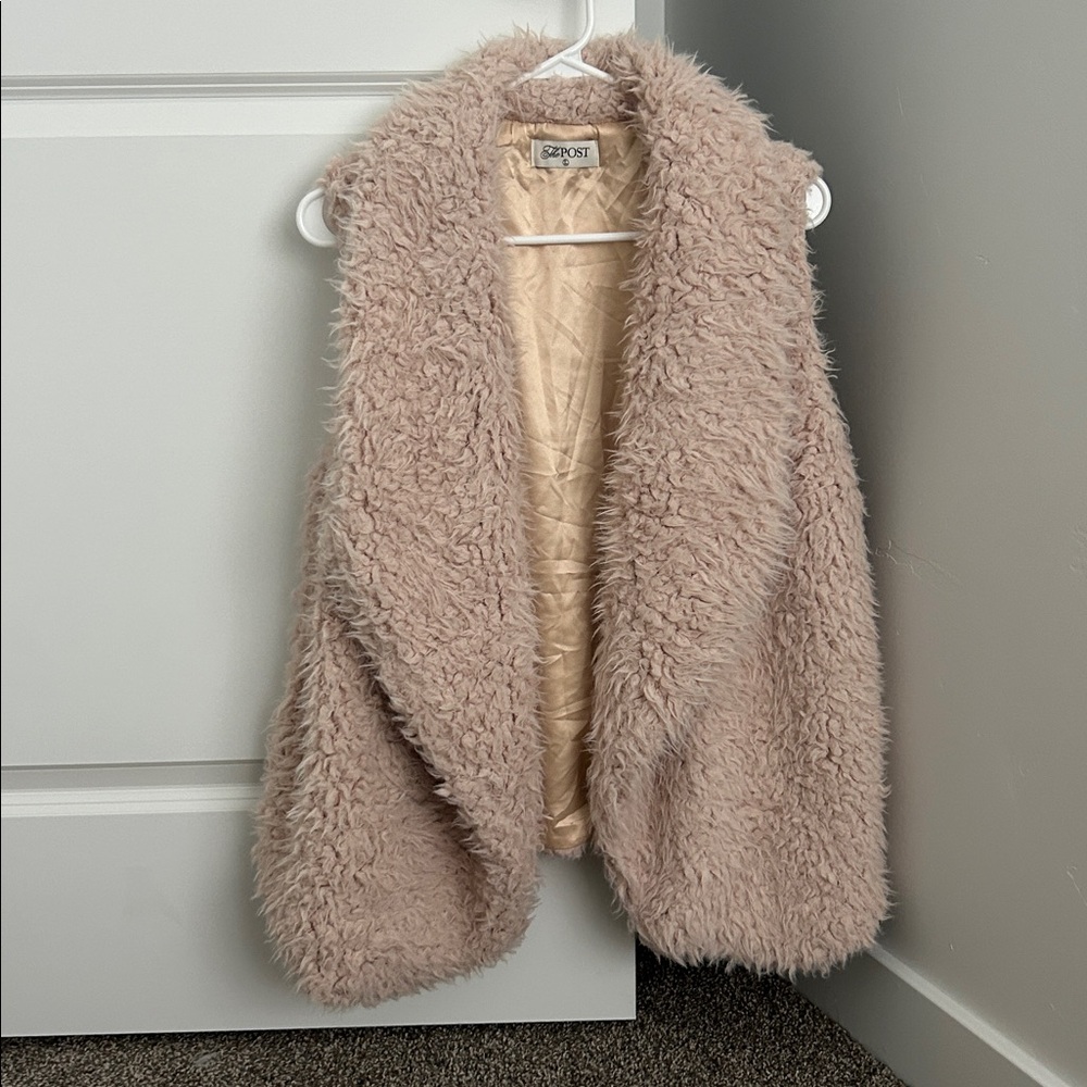 Cozy Women's Fuzzy Vest - Cream